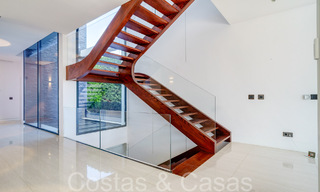 Nouvelle villa de luxe avec un style architectural avancé à vendre dans la vallée du golf de Nueva Andalucia, Marbella 64554 