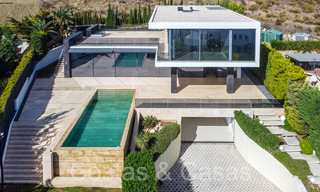 Nouvelle villa de luxe avec un style architectural avancé à vendre dans la vallée du golf de Nueva Andalucia, Marbella 64557 