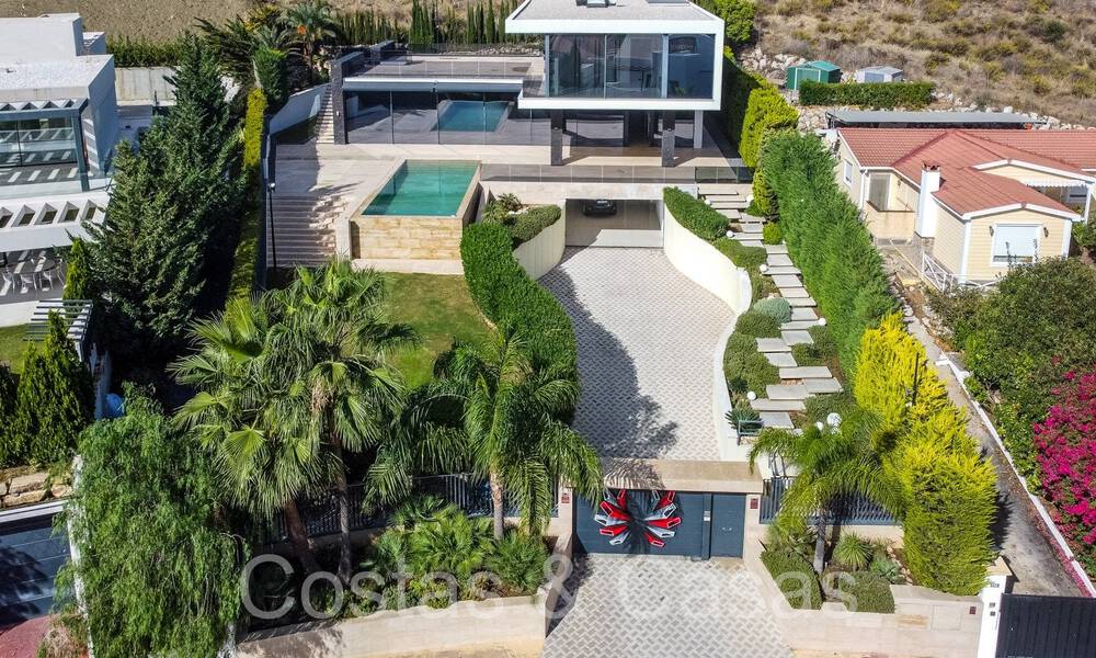 Nouvelle villa de luxe avec un style architectural avancé à vendre dans la vallée du golf de Nueva Andalucia, Marbella 64558