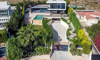 Nouvelle villa de luxe avec un style architectural avancé à vendre dans la vallée du golf de Nueva Andalucia, Marbella 64558 