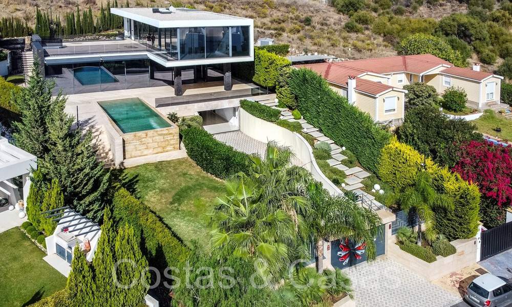 Nouvelle villa de luxe avec un style architectural avancé à vendre dans la vallée du golf de Nueva Andalucia, Marbella 64559