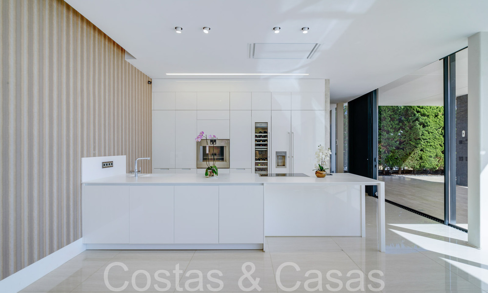 Nouvelle villa de luxe avec un style architectural avancé à vendre dans la vallée du golf de Nueva Andalucia, Marbella 64561