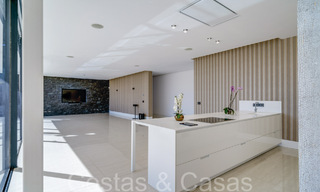 Nouvelle villa de luxe avec un style architectural avancé à vendre dans la vallée du golf de Nueva Andalucia, Marbella 64562 