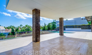Nouvelle villa de luxe avec un style architectural avancé à vendre dans la vallée du golf de Nueva Andalucia, Marbella 64564 