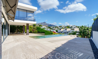 Nouvelle villa de luxe avec un style architectural avancé à vendre dans la vallée du golf de Nueva Andalucia, Marbella 64566 