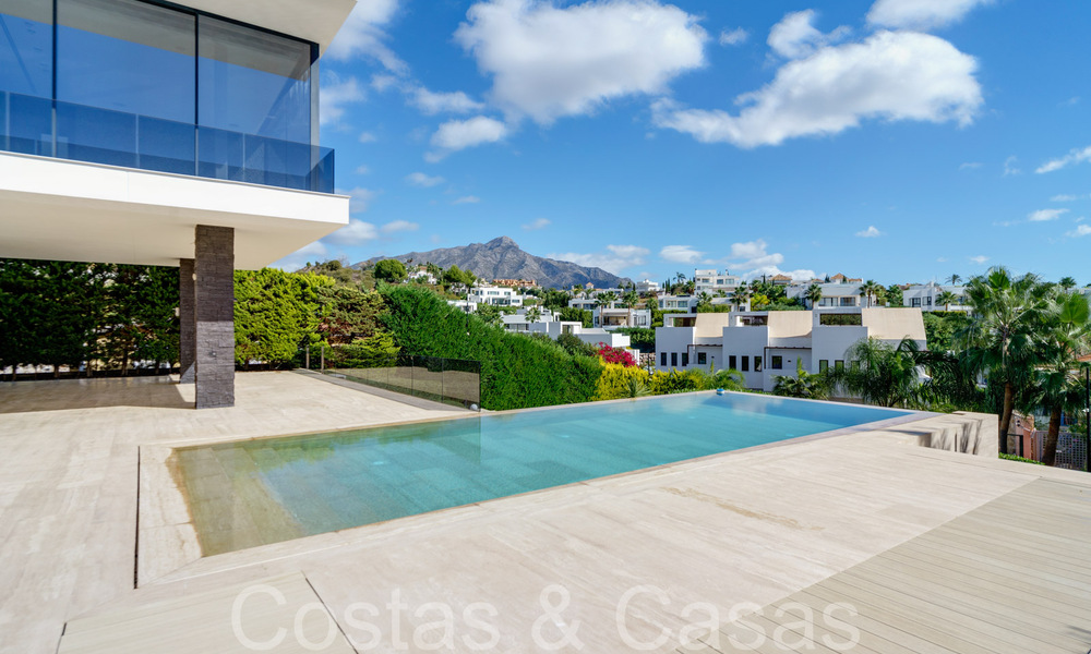 Nouvelle villa de luxe avec un style architectural avancé à vendre dans la vallée du golf de Nueva Andalucia, Marbella 64567