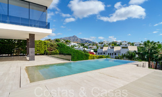 Nouvelle villa de luxe avec un style architectural avancé à vendre dans la vallée du golf de Nueva Andalucia, Marbella 64567 