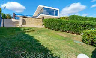 Nouvelle villa de luxe avec un style architectural avancé à vendre dans la vallée du golf de Nueva Andalucia, Marbella 64569 