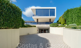 Nouvelle villa de luxe avec un style architectural avancé à vendre dans la vallée du golf de Nueva Andalucia, Marbella 64570 