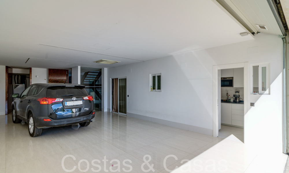 Nouvelle villa de luxe avec un style architectural avancé à vendre dans la vallée du golf de Nueva Andalucia, Marbella 64571