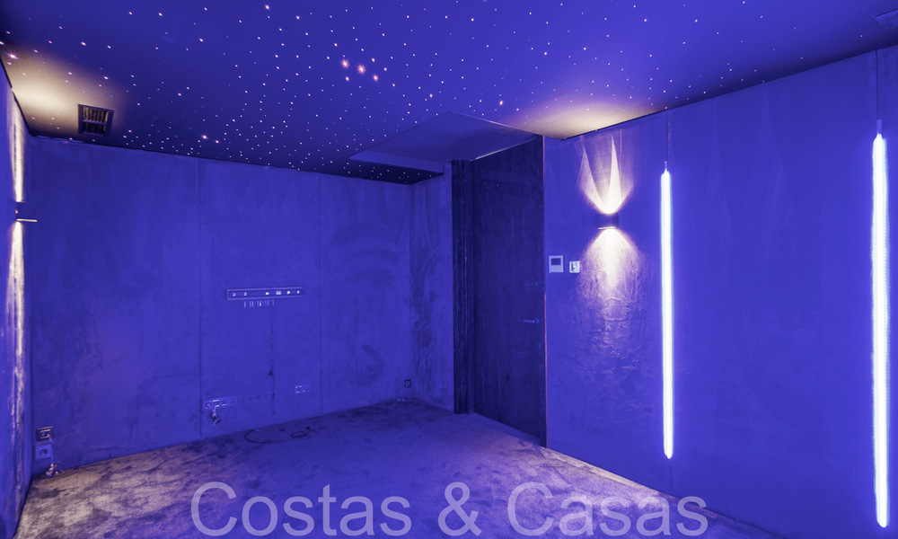 Nouvelle villa de luxe avec un style architectural avancé à vendre dans la vallée du golf de Nueva Andalucia, Marbella 64572