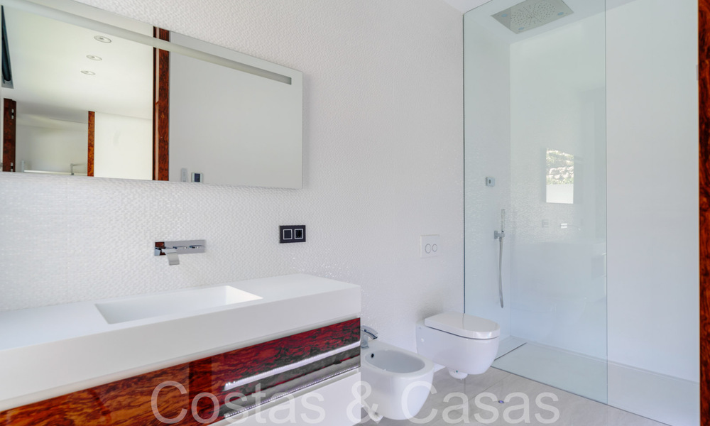 Nouvelle villa de luxe avec un style architectural avancé à vendre dans la vallée du golf de Nueva Andalucia, Marbella 64575