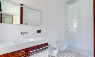 Nouvelle villa de luxe avec un style architectural avancé à vendre dans la vallée du golf de Nueva Andalucia, Marbella 64575 