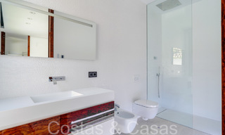 Nouvelle villa de luxe avec un style architectural avancé à vendre dans la vallée du golf de Nueva Andalucia, Marbella 64575 