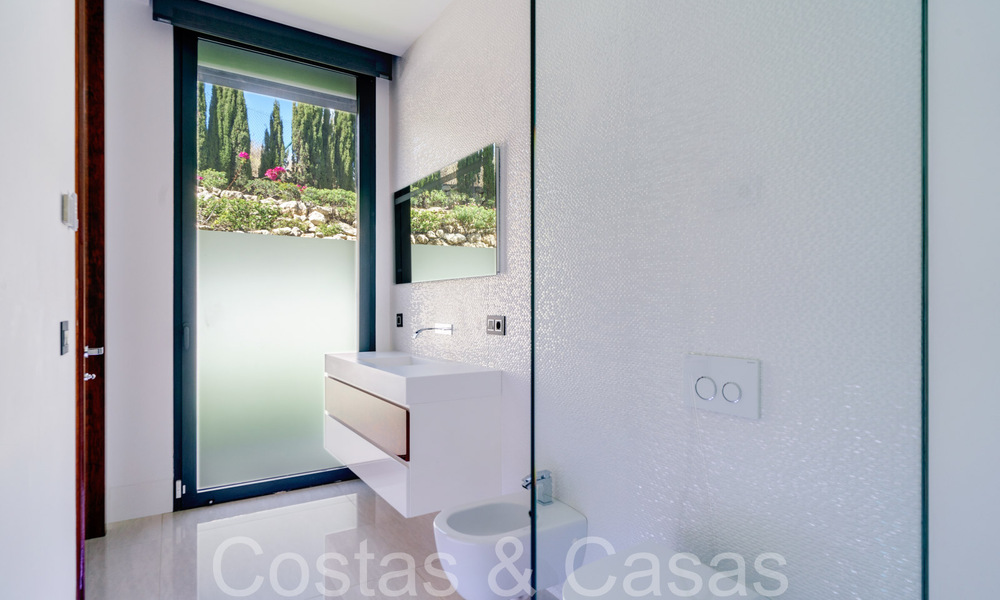 Nouvelle villa de luxe avec un style architectural avancé à vendre dans la vallée du golf de Nueva Andalucia, Marbella 64579