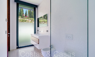 Nouvelle villa de luxe avec un style architectural avancé à vendre dans la vallée du golf de Nueva Andalucia, Marbella 64579 