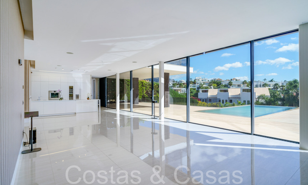 Nouvelle villa de luxe avec un style architectural avancé à vendre dans la vallée du golf de Nueva Andalucia, Marbella 64582