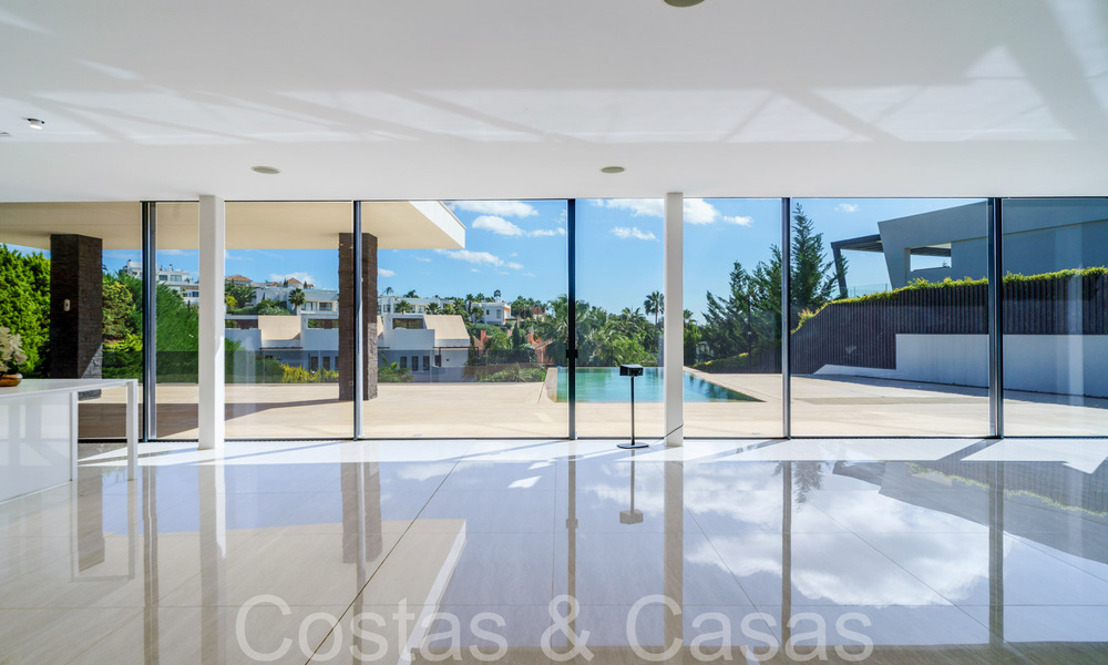Nouvelle villa de luxe avec un style architectural avancé à vendre dans la vallée du golf de Nueva Andalucia, Marbella 64583