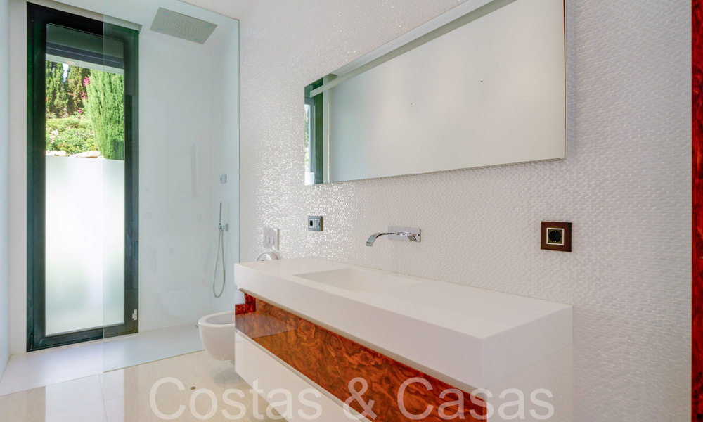 Nouvelle villa de luxe avec un style architectural avancé à vendre dans la vallée du golf de Nueva Andalucia, Marbella 64584