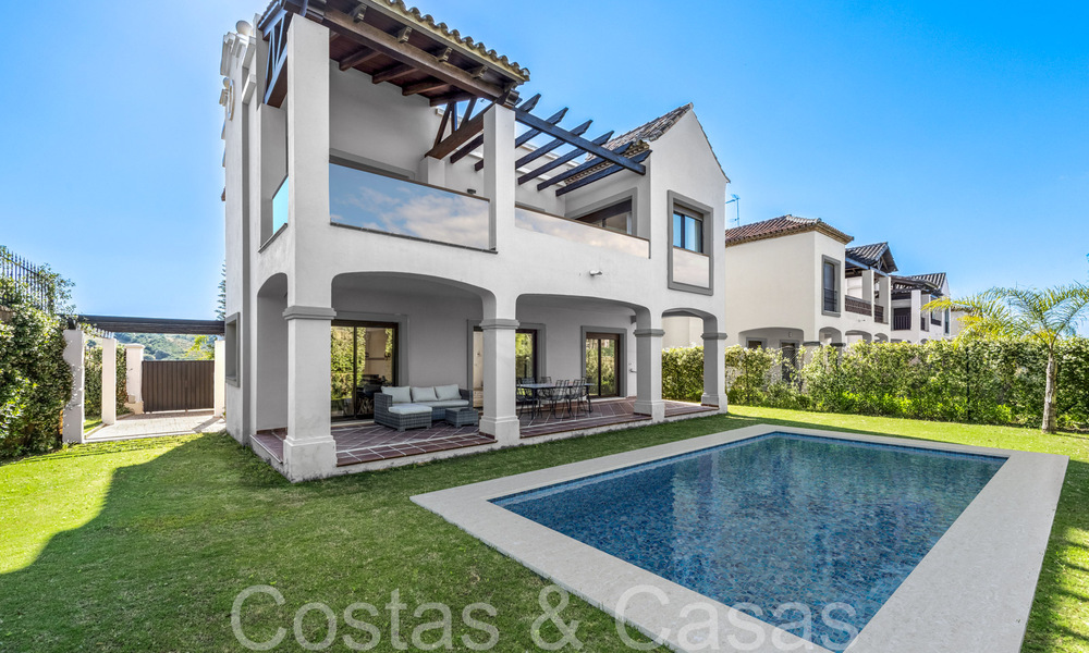 Spacieuses villas espagnoles à vendre dans un environnement golfique idyllique à La Duquesa, Costa del Sol 64630