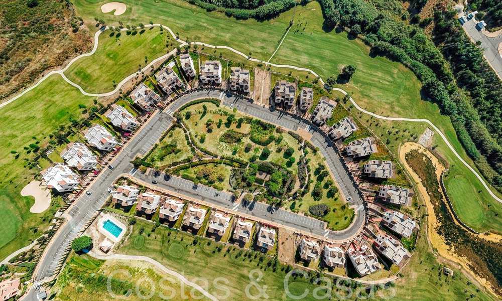 Spacieuses villas espagnoles à vendre dans un environnement golfique idyllique à La Duquesa, Costa del Sol 64631
