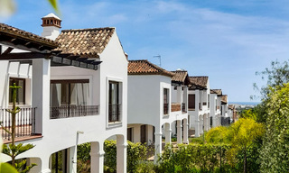 Spacieuses villas espagnoles à vendre dans un environnement golfique idyllique à La Duquesa, Costa del Sol 64634 