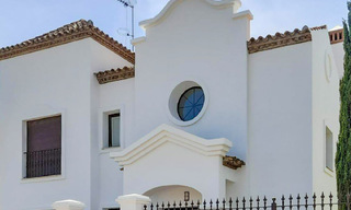 Spacieuses villas espagnoles à vendre dans un environnement golfique idyllique à La Duquesa, Costa del Sol 64635 