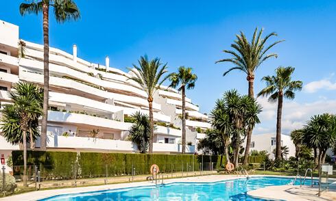 Élégant appartement rénové à vendre dans une communauté fermée à Nueva Andalucia, Marbella 65408