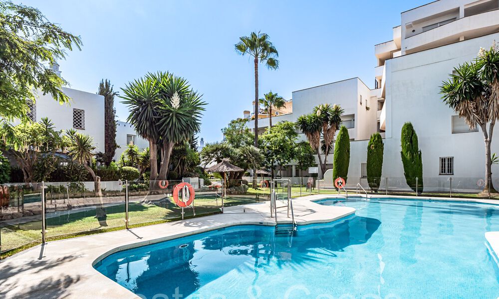 Élégant appartement rénové à vendre dans une communauté fermée à Nueva Andalucia, Marbella 65409