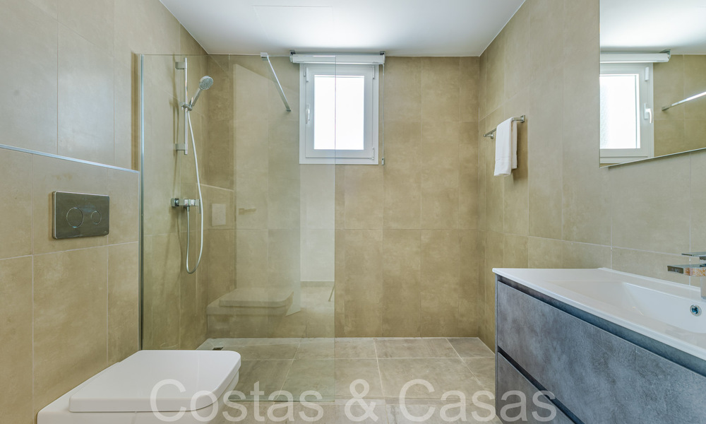 Villa de luxe moderne et prête à emménager à vendre entourée de terrains de golf à Nueva Andalucia, Marbella 65517