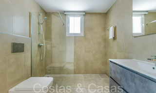 Villa de luxe moderne et prête à emménager à vendre entourée de terrains de golf à Nueva Andalucia, Marbella 65517 