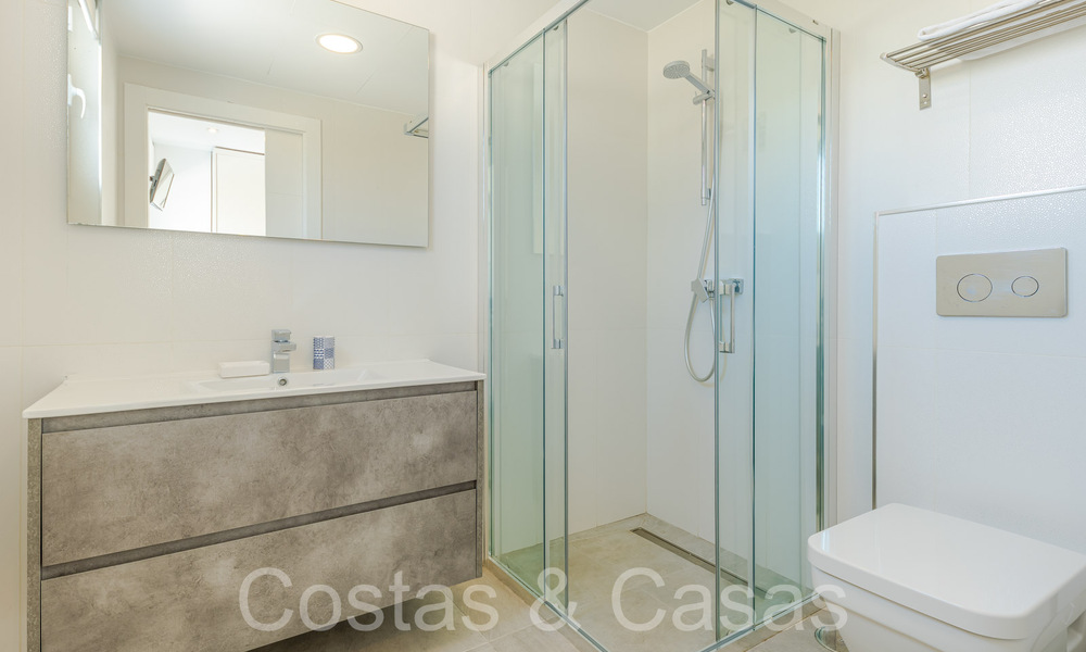 Villa de luxe moderne et prête à emménager à vendre entourée de terrains de golf à Nueva Andalucia, Marbella 65521