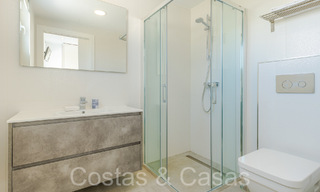 Villa de luxe moderne et prête à emménager à vendre entourée de terrains de golf à Nueva Andalucia, Marbella 65521 