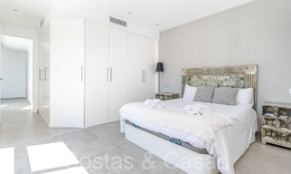 Villa de luxe moderne et prête à emménager à vendre entourée de terrains de golf à Nueva Andalucia, Marbella 65523 