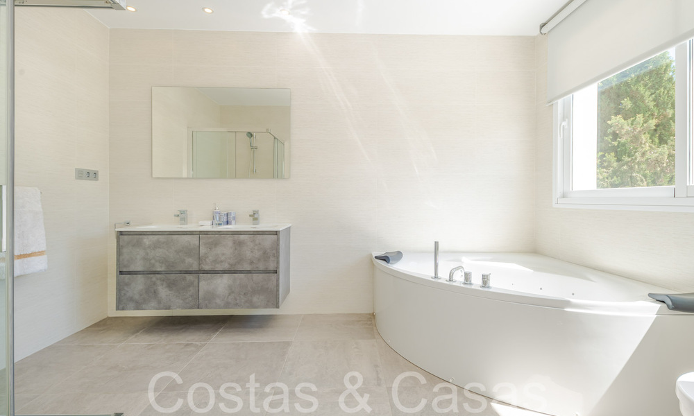 Villa de luxe moderne et prête à emménager à vendre entourée de terrains de golf à Nueva Andalucia, Marbella 65524