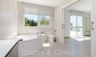 Villa de luxe moderne et prête à emménager à vendre entourée de terrains de golf à Nueva Andalucia, Marbella 65525 