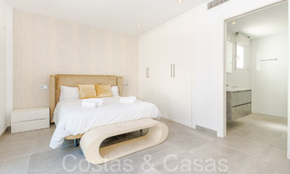 Villa de luxe moderne et prête à emménager à vendre entourée de terrains de golf à Nueva Andalucia, Marbella 65526 