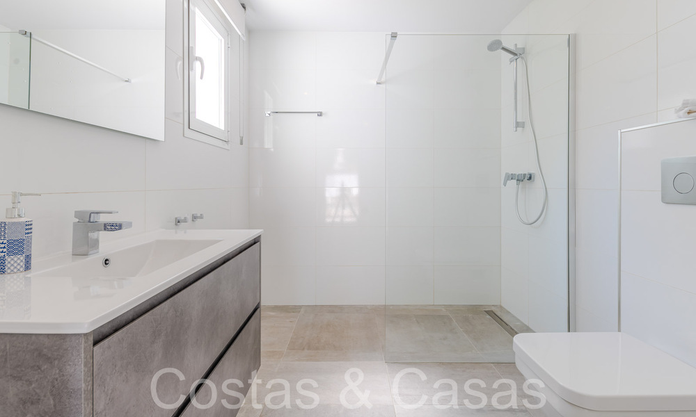 Villa de luxe moderne et prête à emménager à vendre entourée de terrains de golf à Nueva Andalucia, Marbella 65527