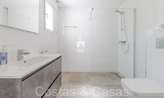 Villa de luxe moderne et prête à emménager à vendre entourée de terrains de golf à Nueva Andalucia, Marbella 65527 