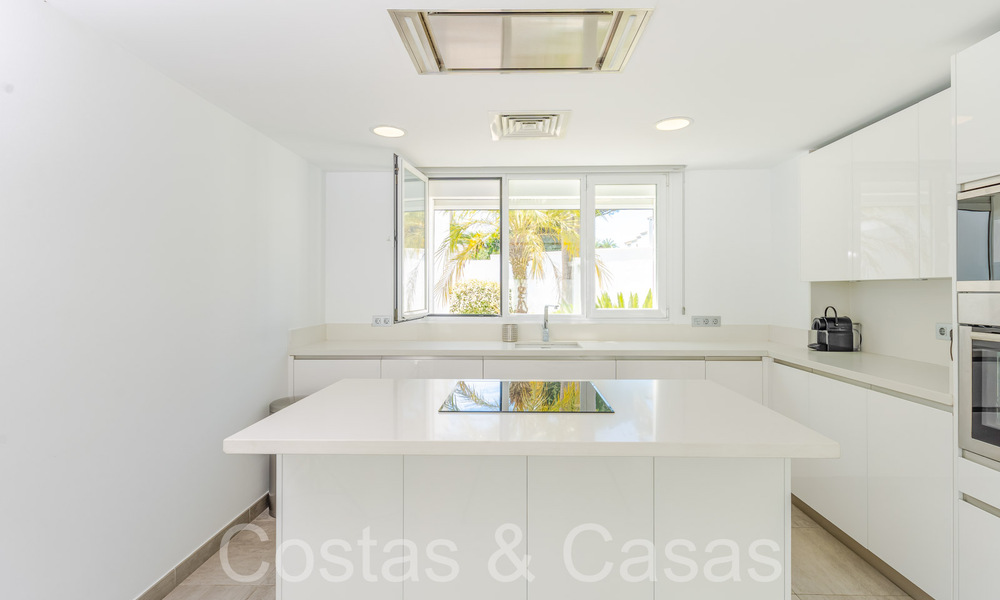 Villa de luxe moderne et prête à emménager à vendre entourée de terrains de golf à Nueva Andalucia, Marbella 65529