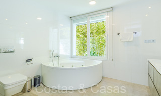 Villa de luxe moderne et prête à emménager à vendre entourée de terrains de golf à Nueva Andalucia, Marbella 65535 