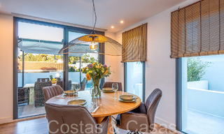 Villa moderne de qualité prête à emménager à vendre à deux pas des terrains de golf à Nueva Andalucia, Marbella 65230 