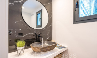 Villa moderne de qualité prête à emménager à vendre à deux pas des terrains de golf à Nueva Andalucia, Marbella 65240 