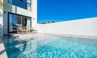 Villa moderne de qualité prête à emménager à vendre à deux pas des terrains de golf à Nueva Andalucia, Marbella 65242 