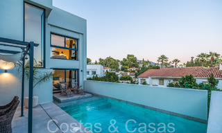 Villa moderne de qualité prête à emménager à vendre à deux pas des terrains de golf à Nueva Andalucia, Marbella 65245 