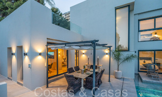 Villa moderne de qualité prête à emménager à vendre à deux pas des terrains de golf à Nueva Andalucia, Marbella 65247 