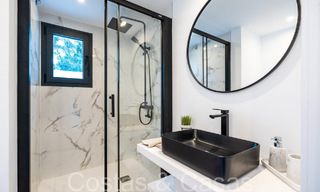 Villa moderne de qualité prête à emménager à vendre à deux pas des terrains de golf à Nueva Andalucia, Marbella 65250 