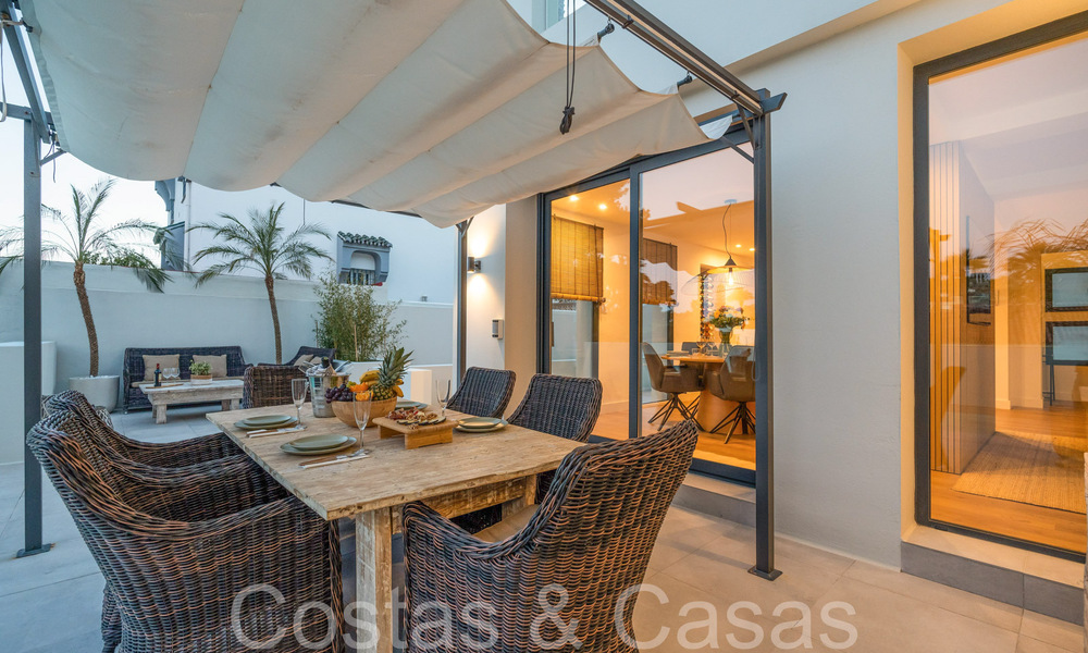 Villa moderne de qualité prête à emménager à vendre à deux pas des terrains de golf à Nueva Andalucia, Marbella 65260