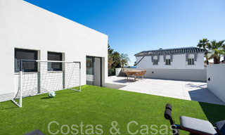 Villa moderne de qualité prête à emménager à vendre à deux pas des terrains de golf à Nueva Andalucia, Marbella 65262 