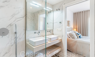 Maison mitoyenne récemment rénovée dans un complexe fermé à vendre, adjacente au terrain de golf de Nueva Andalucia, Marbella 65208 